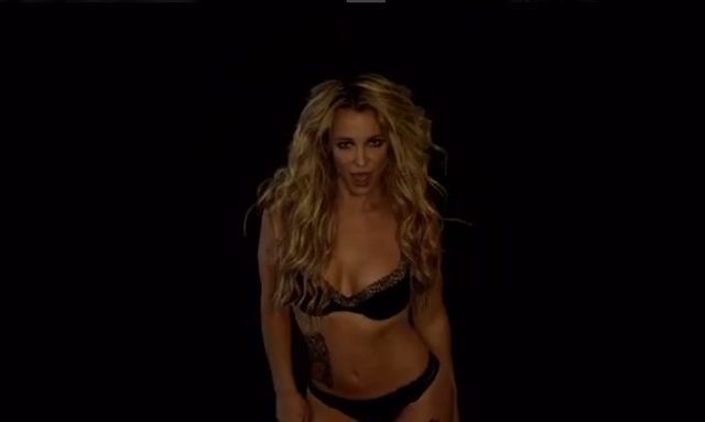 Britney Spears wraca. W samej bieliźnie i tatuażach (VIDEO) Britney Spears wraca. W samej bieliźnie i tatuażach (VIDEO)