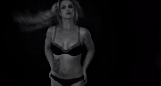Britney Spears wraca. W samej bieliźnie i tatuażach (VIDEO) Britney Spears wraca. W samej bieliźnie i tatuażach (VIDEO)