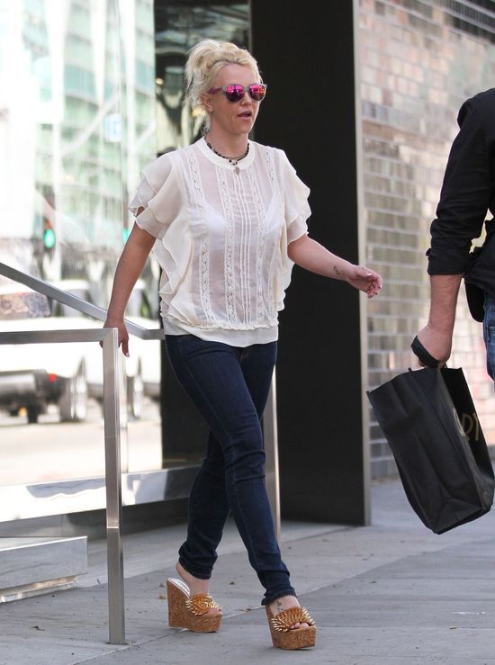 Niesamowite - Britney Spears w staniku! (FOTO) Niesamowite - Britney Spears w staniku! (FOTO)