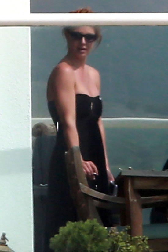 Britney Spears pokazała zgrabny brzuszek (FOTO)