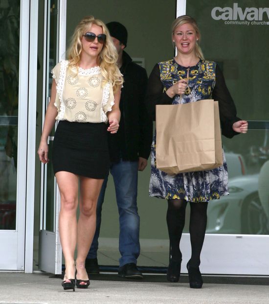 Britney Spears wychodzi z niedzielnej mszy (FOTO)