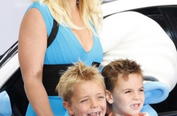 Britney Spears zabrała synów na premierę filmu Smerfy 2 FOTO