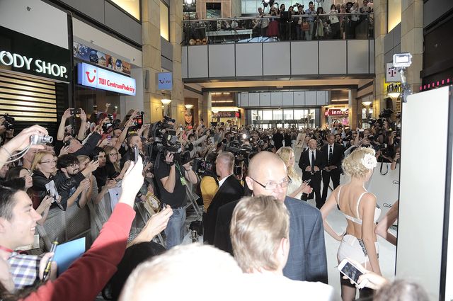 Britney Spears ściska się z Dodą. Gwiazda w Polsce! (FOTO)