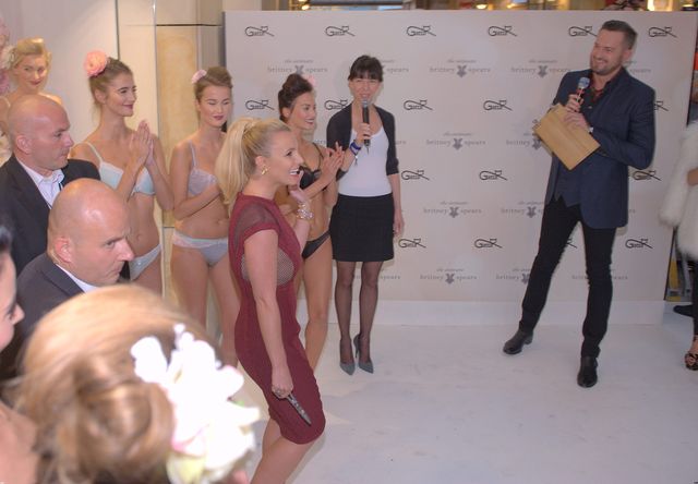 Britney Spears ściska się z Dodą. Gwiazda w Polsce! (FOTO)