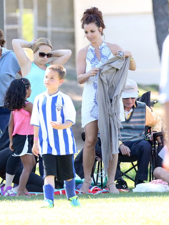 Co tak bawi Britney Spears? (FOTO)