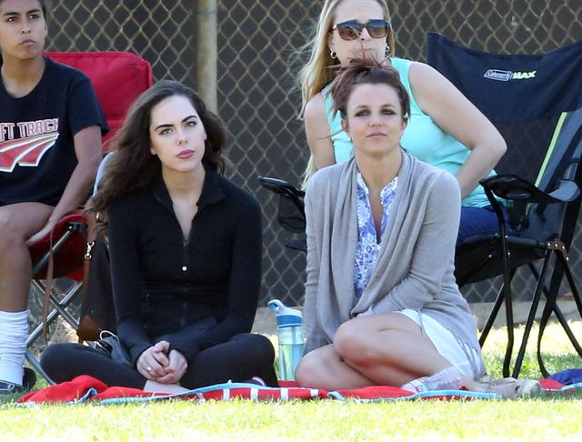 Co tak bawi Britney Spears? (FOTO)