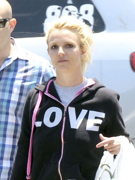 Zmęczona Britney Spears bez makijażu (FOTO)