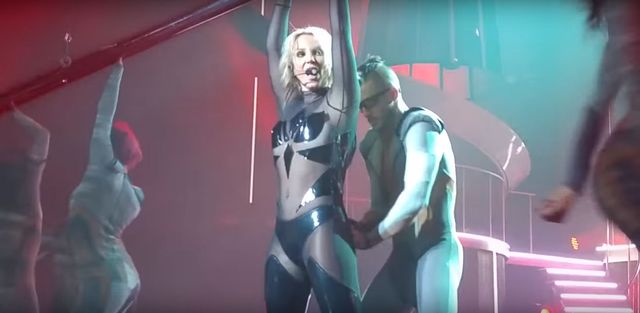 O nie! Kostium Britney Spears rozpiął się na scenie (VIDEO) O nie! Kostium Britney Spears rozpiął się na scenie (VIDEO)