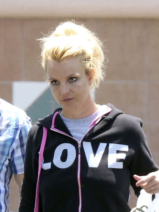 Zmęczona Britney Spears bez makijażu (FOTO)