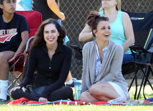 Co tak bawi Britney Spears? (FOTO)