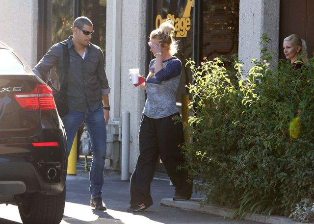 Wyjście w piżamie to dla niej norma (FOTO) Wyjście w piżamie to dla niej norma (FOTO)