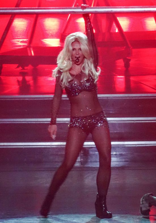 Odchudzona Britney Spears szaleje na scenie (FOTO)
