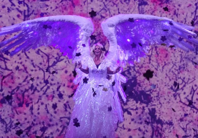 Odchudzona Britney Spears szaleje na scenie (FOTO)