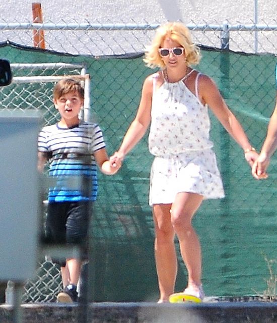 Britney Spears wróciły młodzieńcze lata? (FOTO)