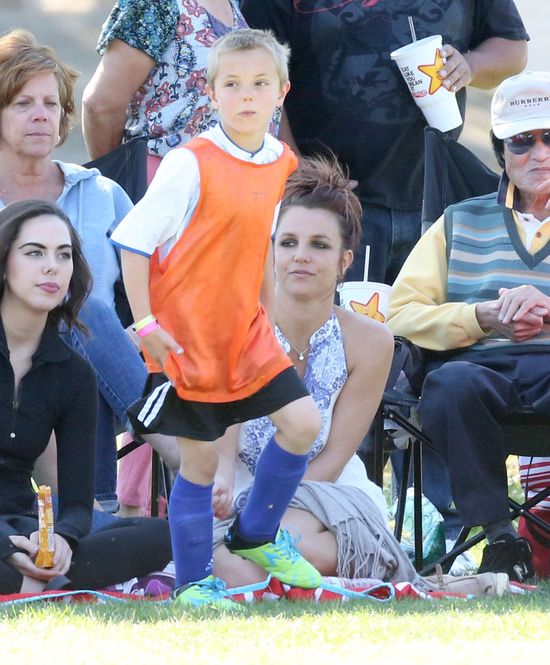 Co tak bawi Britney Spears? (FOTO)