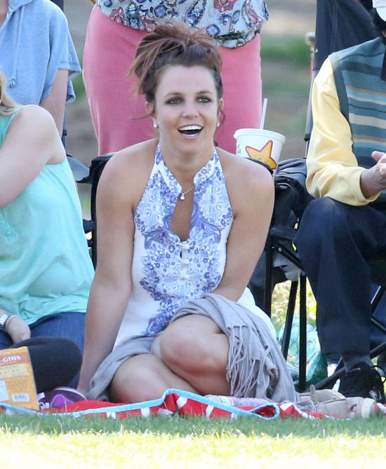 Co tak bawi Britney Spears? (FOTO)