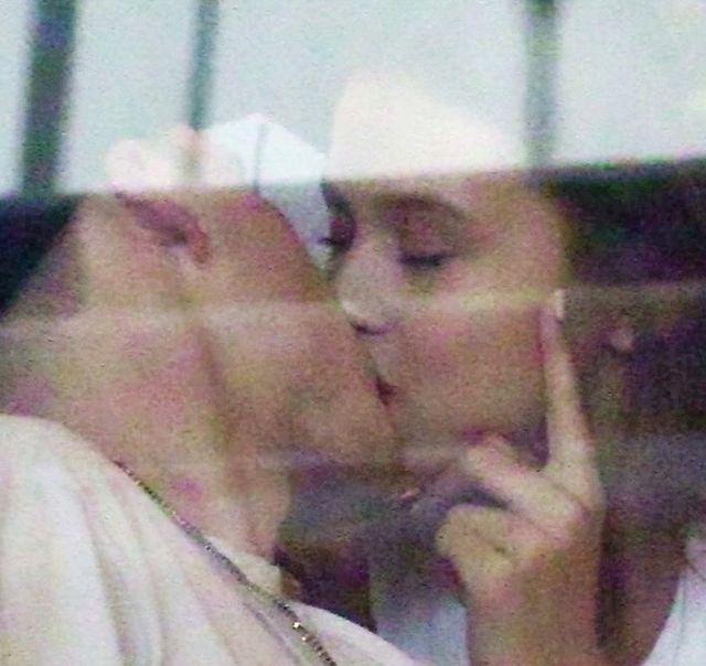 Brooklyn Beckham całuje się z dziewczyną, ale TO NIE JEST Chloe Moretz (ZDJĘCIA)