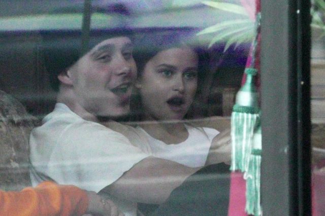 Brooklyn Beckham całuje się z dziewczyną, ale TO NIE JEST Chloe Moretz (ZDJĘCIA)