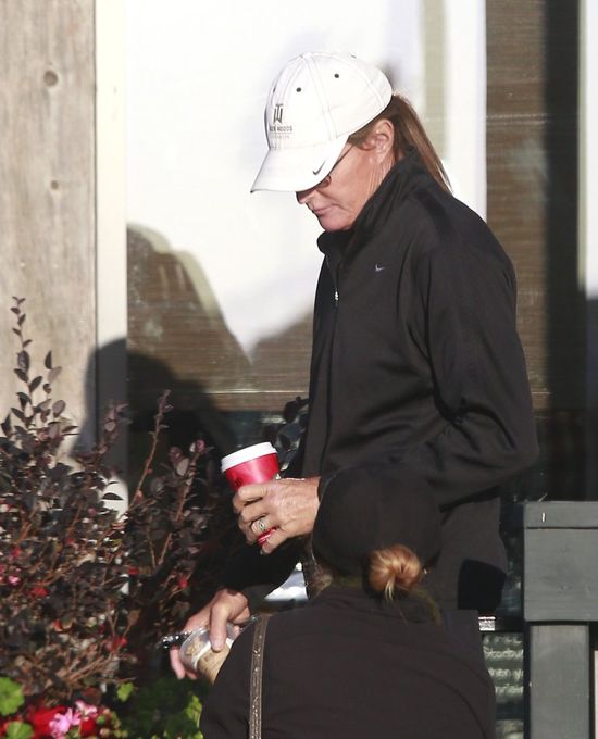 Dzień po rozwodzie Bruce Jenner... założył obrączkę