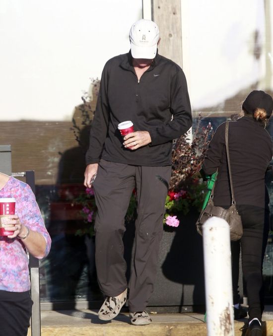 Dzień po rozwodzie Bruce Jenner... założył obrączkę