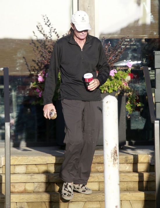 Dzień po rozwodzie Bruce Jenner... założył obrączkę