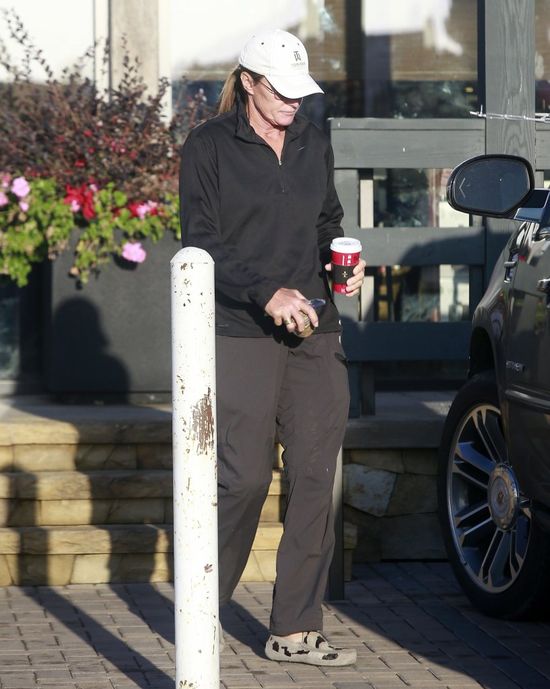 Dzień po rozwodzie Bruce Jenner... założył obrączkę