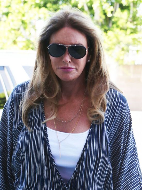 Możesz wydać miliony na odmłodzenie twarzy, ale zdradzą Cię nogi...