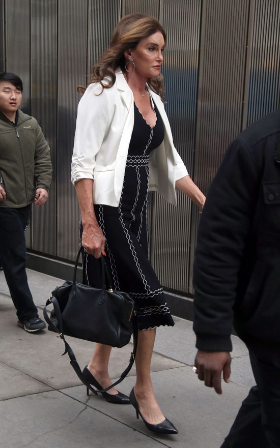 Caitlyn Jenner uczy, jak być damą (FOTO)