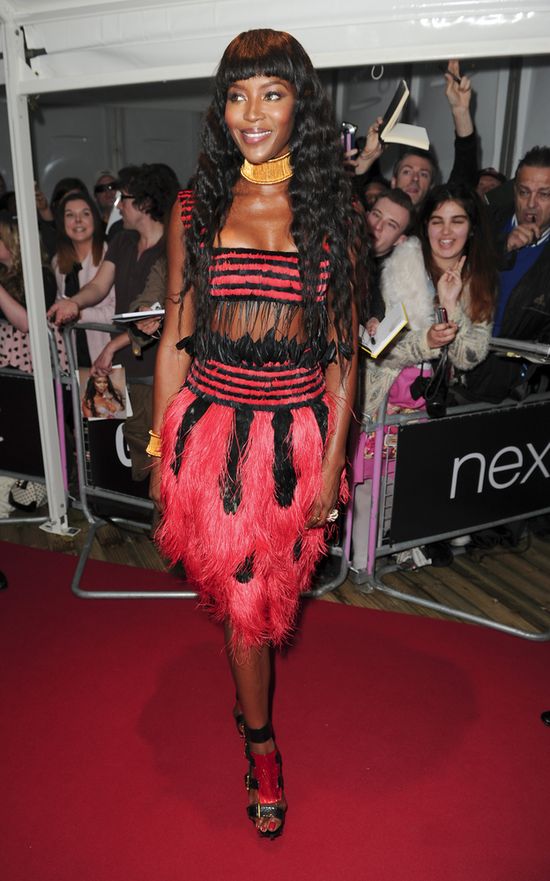 Naomi Campbell otarła się o kicz (FOTO)