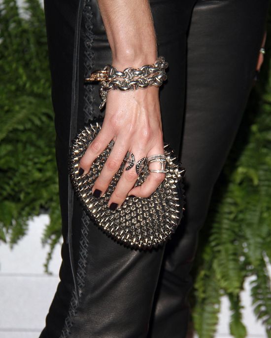 Candice Swanepoel niczym kobieta kot (FOTO)