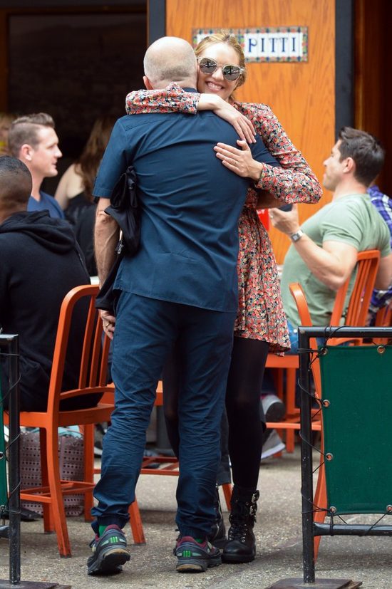 Candice Swanepoel wygląda pięknie z ciążowym brzuchem (FOTO)