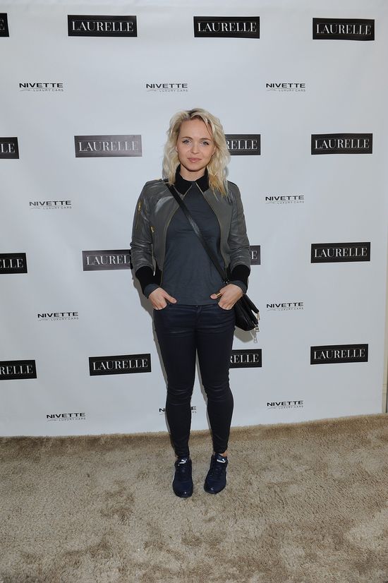 Kto pozował wśród wieszaków na otwarciu butiku Laurelle? Kto pozował wśród wieszaków na otwarciu butiku Laurelle?