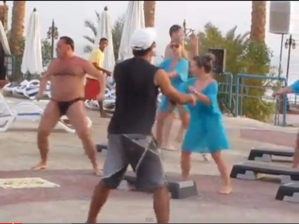 Ten facet wymiata! Ma brzuszek i grację baletnicy [VIDE