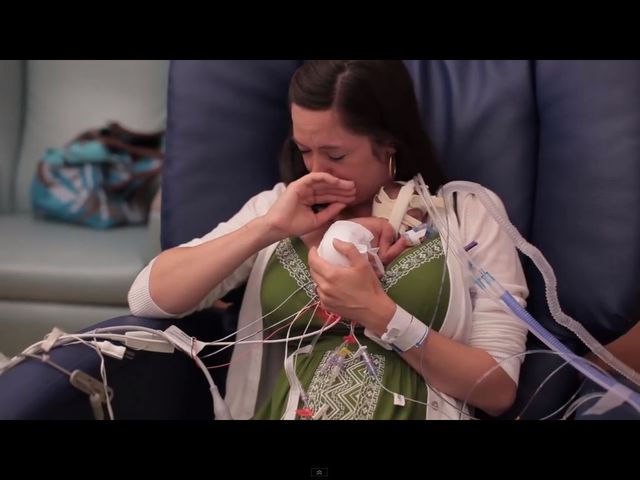 Wzruszająca historia wcześniaka podbija internet [VIDEO]