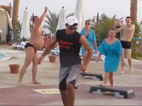 Ten facet wymiata! Ma brzuszek i grację baletnicy [VIDE