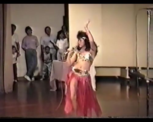 12-letnia Shakira pokazuje taniec brzucha! [VIDEO]