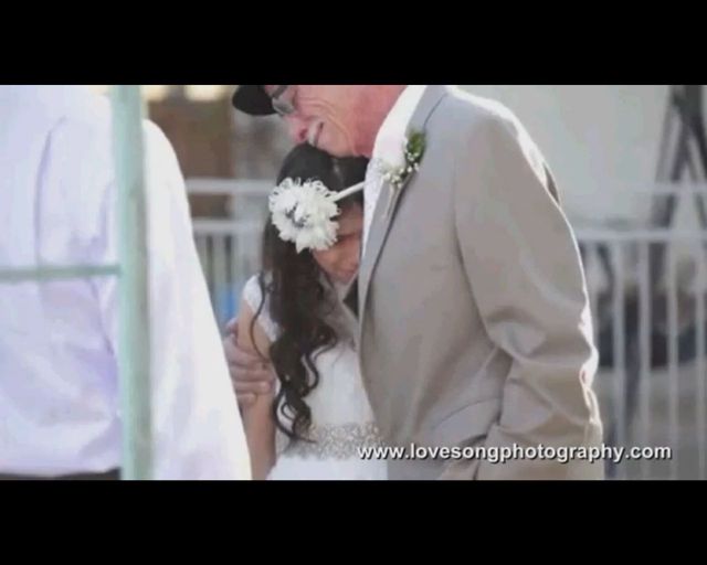 11-letnia dziewczynka na slubnym kobiercu z umierającym tatą