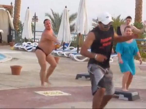 Ten facet wymiata! Ma brzuszek i grację baletnicy [VIDE