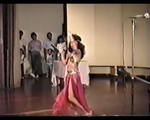 12-letnia Shakira pokazuje taniec brzucha! [VIDEO]