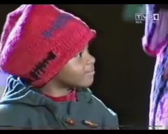 5-letnia Bobbi Kristina z mamą na scenie w Sopocie [VIDEO]