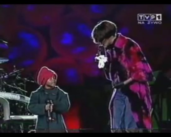 5-letnia Bobbi Kristina z mamą na scenie w Sopocie [VIDEO]