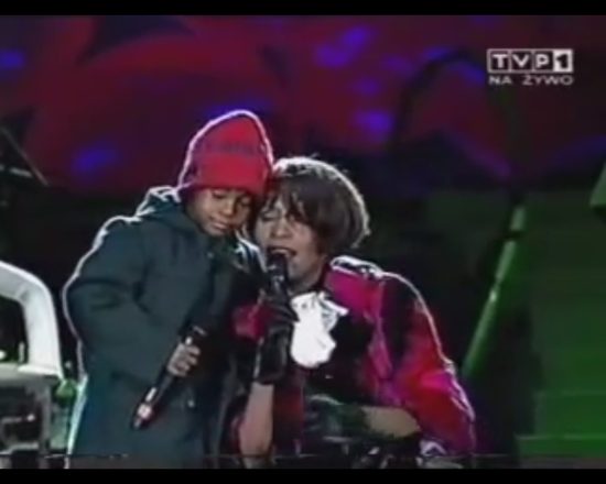 5-letnia Bobbi Kristina z mamą na scenie w Sopocie [VIDEO]