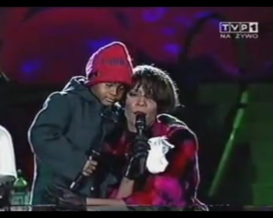 5-letnia Bobbi Kristina z mamą na scenie w Sopocie [VIDEO]