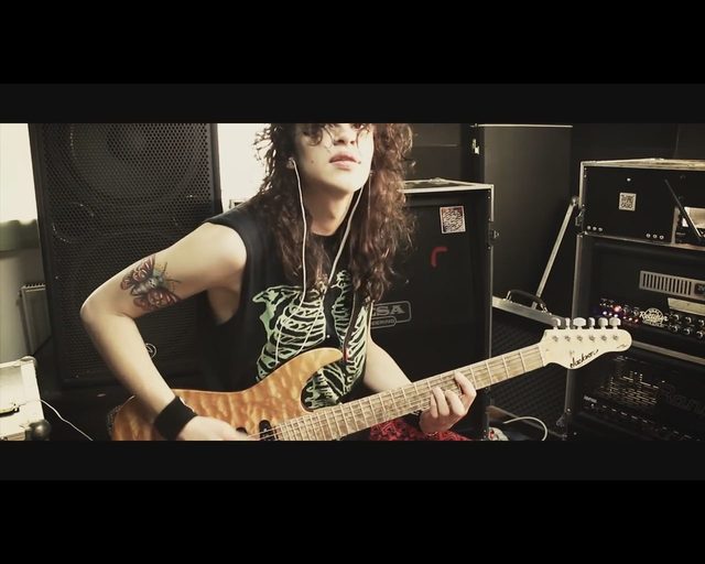 To jest niezłe - Chandelier Sii w rockowym wydaniu [VIDEO]