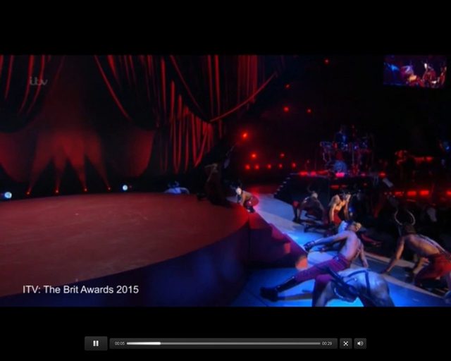 Madonna SPADŁA ZE SCHODÓW w czasie występu na Brit Awards! 