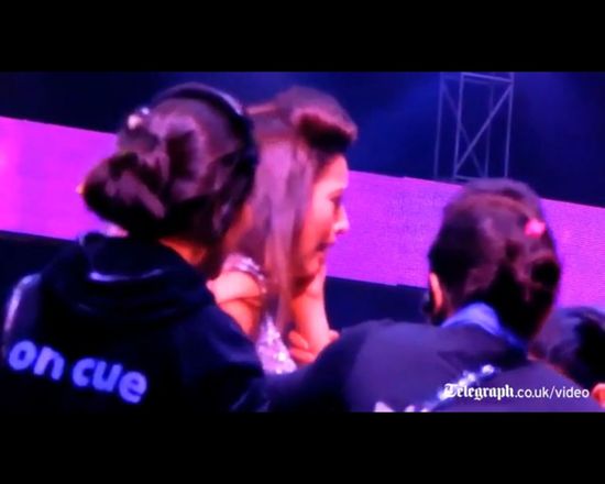 Spoliczkował ją, bo miałą seksowną sukienkę [VIDEO]