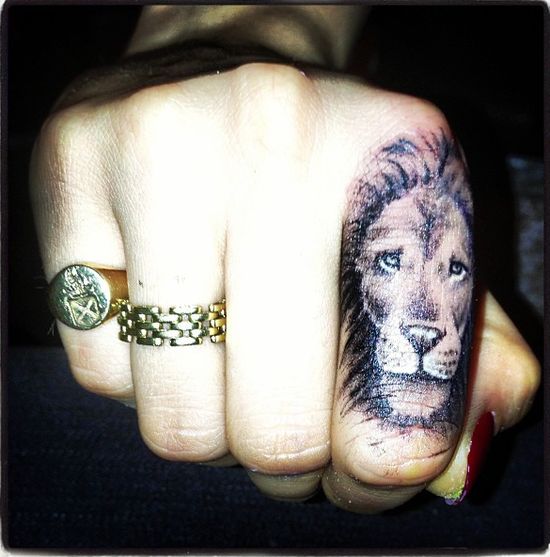 Nowy tatuaż Cary Delevingne (FOTO)