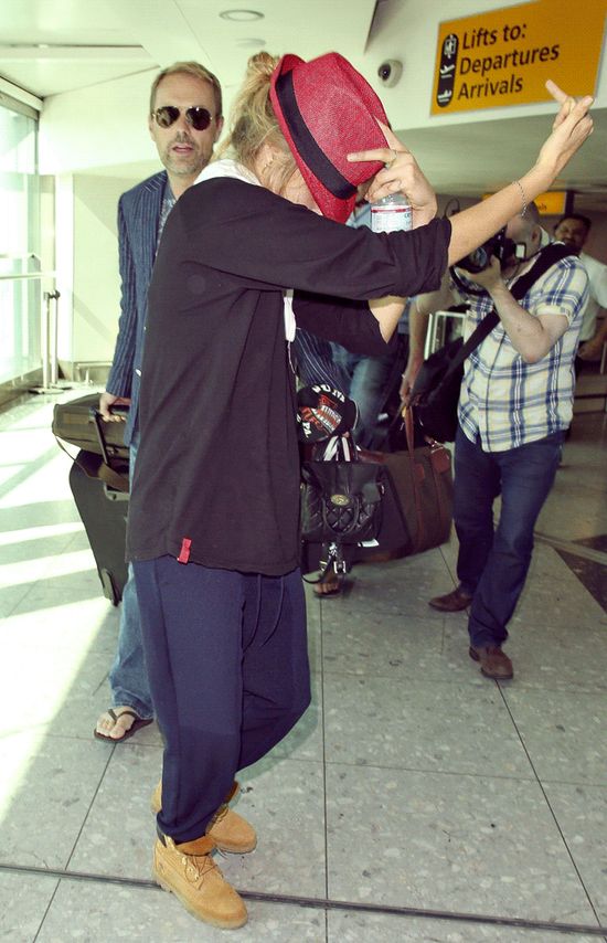 Cara Delevingne wymierza sprawiedliwość paparazzi