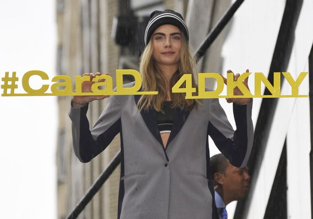 Cara Delevingne zachęca czy zniechęca do kupna ubrań? (FOTO)