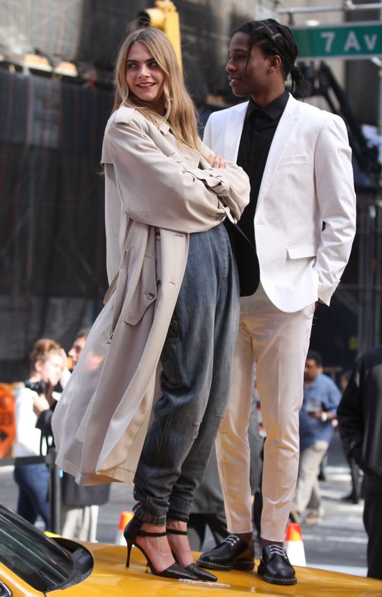 Cara Delevinge zrobiła zamieszanie na Mantattanie (FOTO) Cara Delevinge zrobiła zamieszanie na Mantattanie (FOTO)